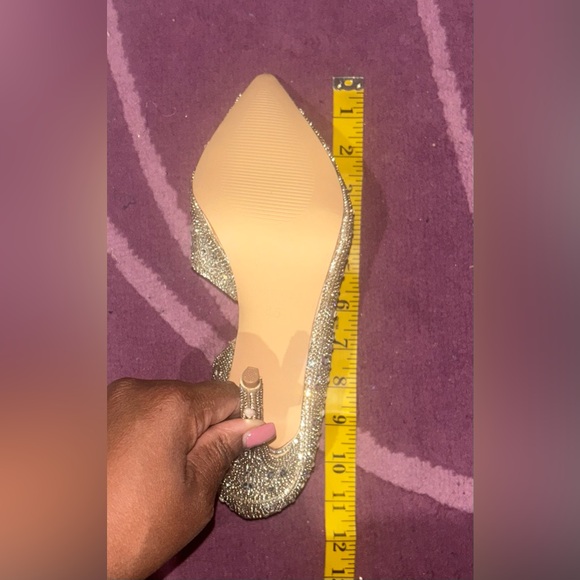 NWOT Silver Crystal Embellished Pumps - Picture 12 of 12